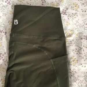 Buffbunny Luna leggings avocado Large NWOT